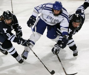 开云体育直播-绿茵与赛道，阿尔瓦雷斯的双重奏—曼城速胜马竞与F1新赛季的接管时刻