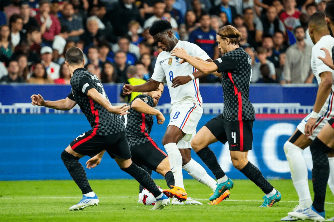 法国队翻盘日本队，黄鸭组合刷新纪录