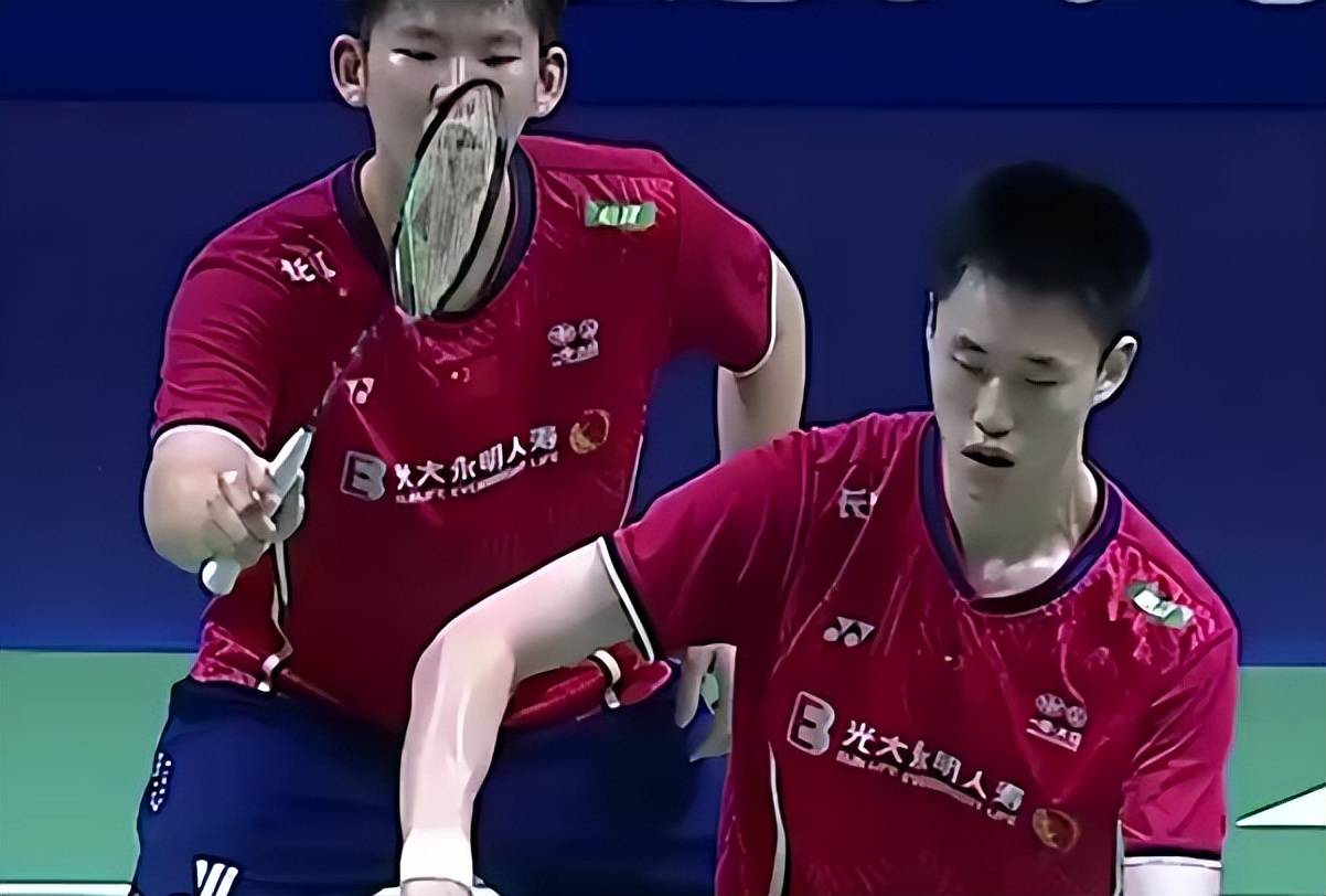 中国队翻盘印尼队,黄鸭组合关键制胜 中国队翻盘印尼队,黄鸭组合关键制胜