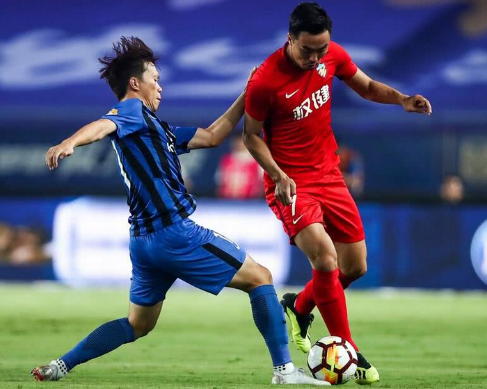 广州恒大客场逆转取胜，稳步追赶积分榜前列