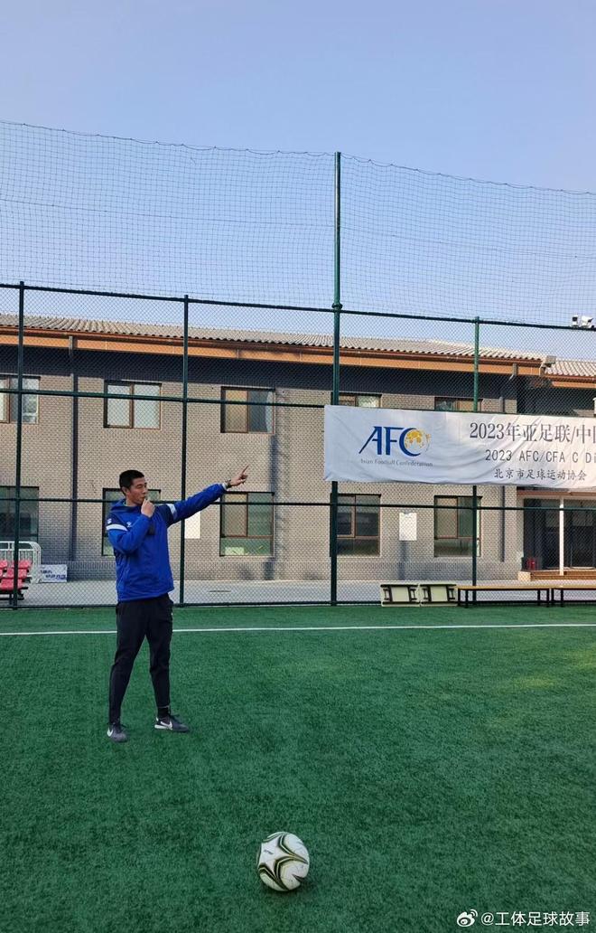 足球队教练发布赛前动员,寄望球员全力以赴 足球队教练发布赛前动员,寄望球员全力以赴