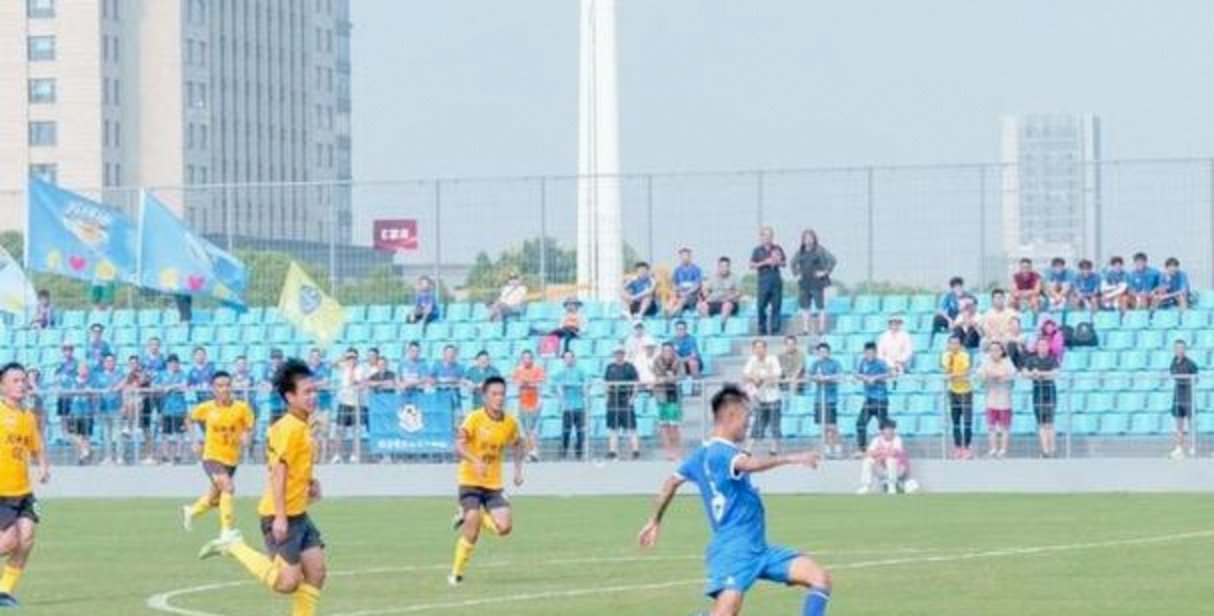 激情澎湃的足球比赛正在火热进行中