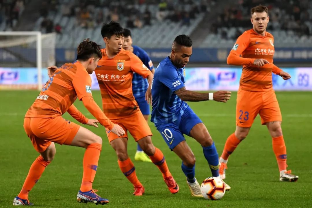 江苏苏宁战胜山东鲁能，晋级下一轮