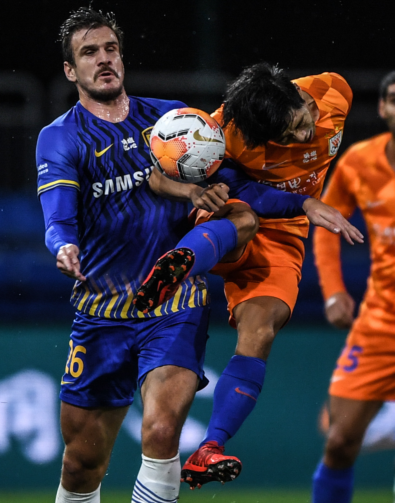 江苏苏宁战胜山东鲁能，晋级下一轮