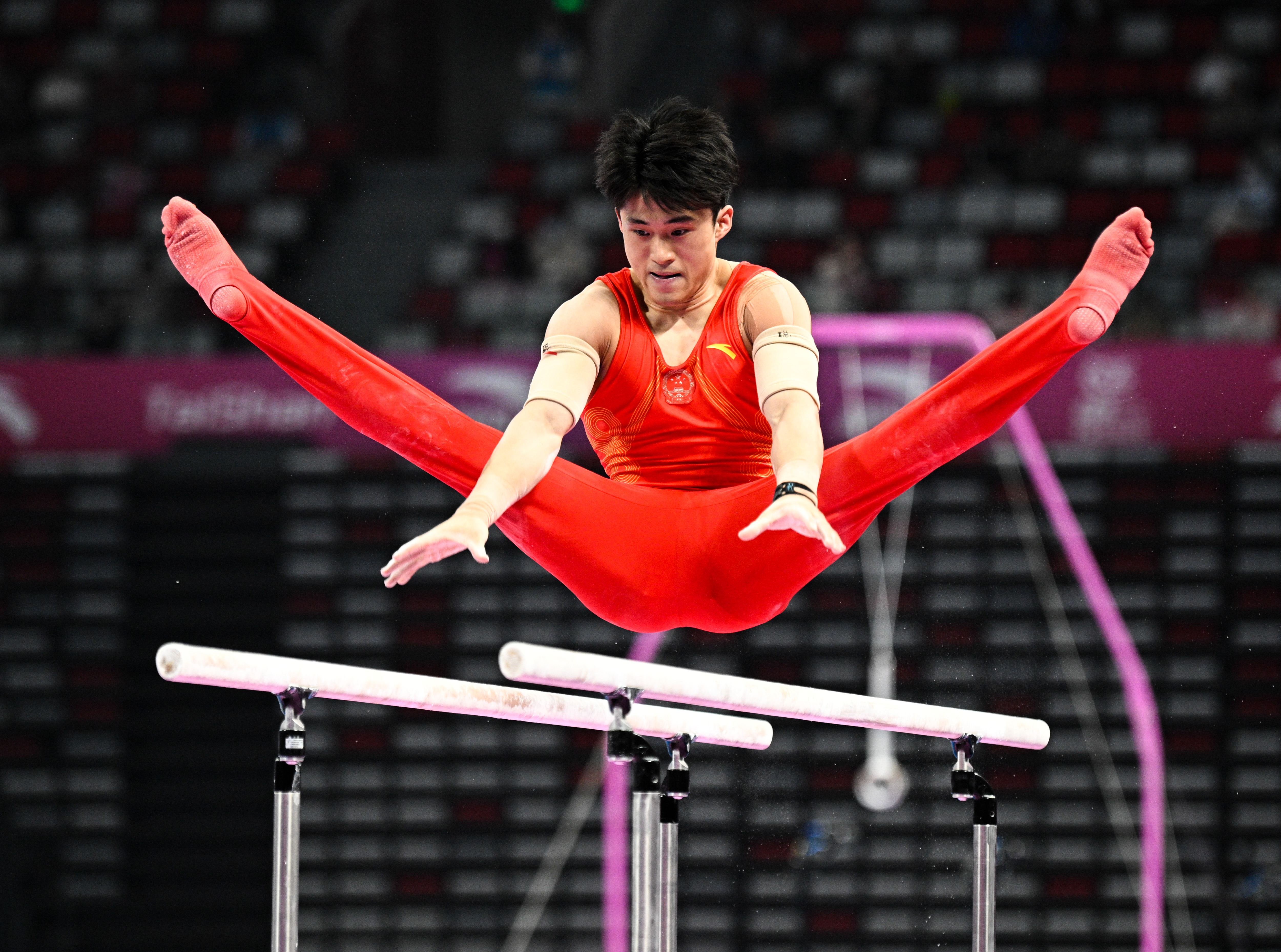 中国体操选手努力备战团体项目